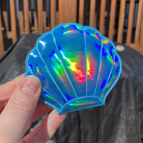 Blue Holographic Sea Shell Compact Mirror - Picture 3 of 16